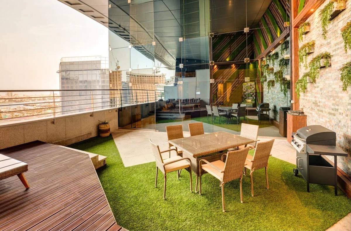 رستوران هتل کاپتورن دبی